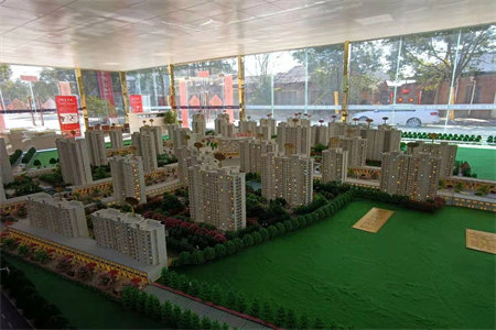 建设路小学北邻龙头社区，3楼二室一厅70平方，25